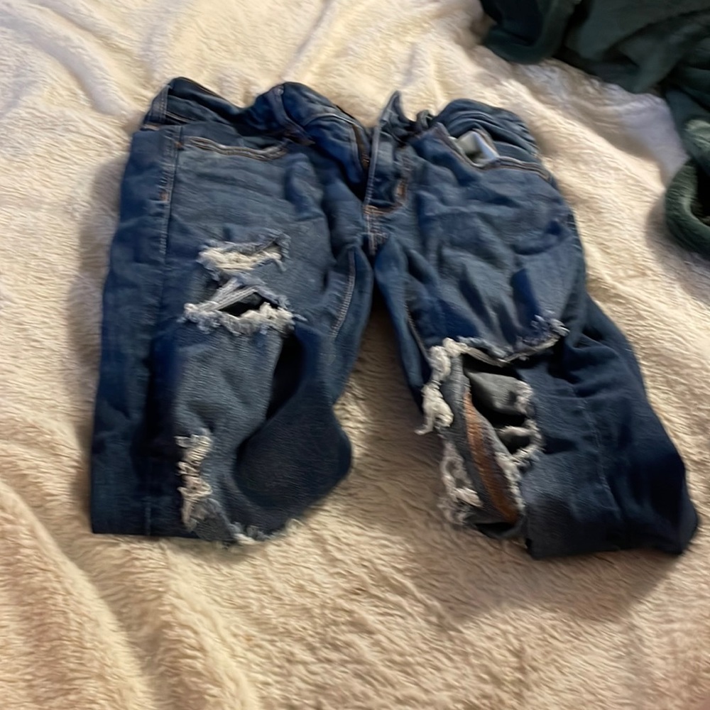 dark wash american eagle ripped jeans